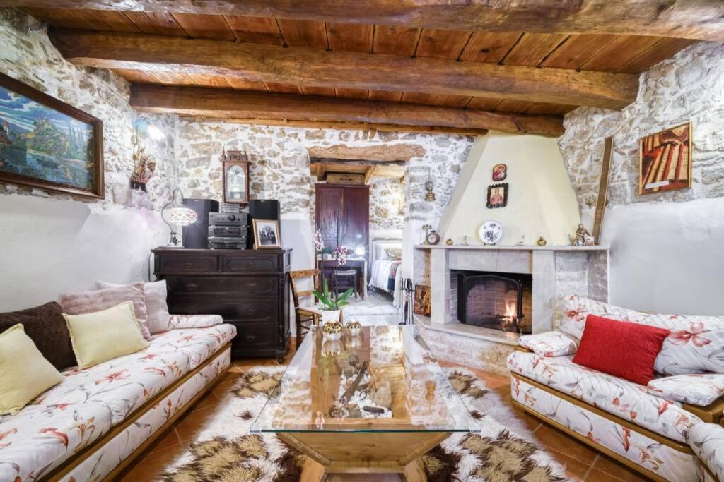 Traditional Cretan Stone House In The Center Of Crete Litos Exterior foto