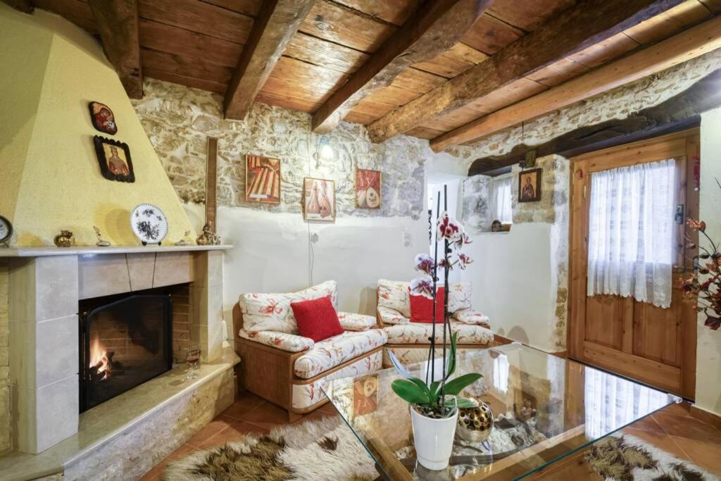 Traditional Cretan Stone House In The Center Of Crete Litos Exterior foto